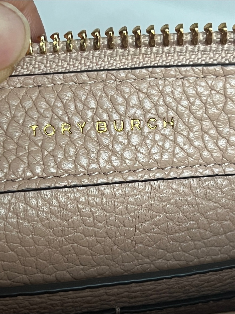 Tory Burch Taupe Pebbled Leather Logo Crossbody with Gold Hardware - Picture 11 of 12